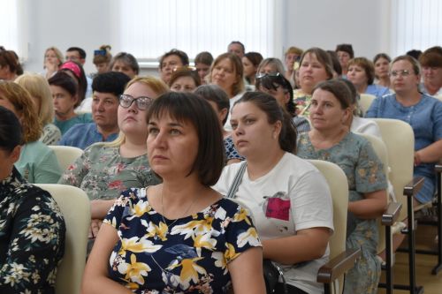 В Алексеевском состоялась рабочая сессия на тему наркотической и алкогольной зависимости среди населения