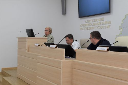 В Алексеевском состоялась рабочая сессия на тему наркотической и алкогольной зависимости среди населения