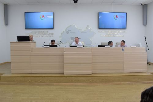 В Алексеевском состоялась рабочая сессия на тему наркотической и алкогольной зависимости среди населения
