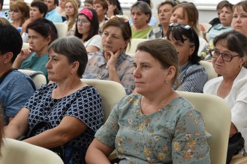 В Алексеевском состоялась рабочая сессия на тему наркотической и алкогольной зависимости среди населения