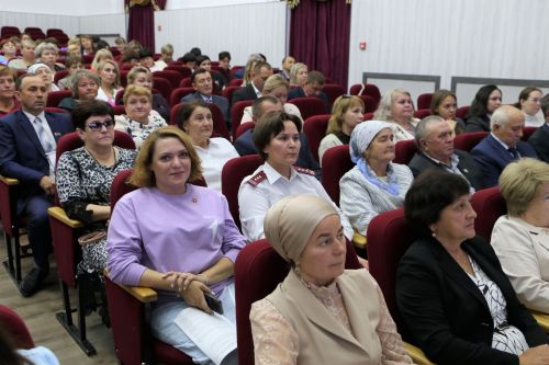 Педагогам Алексеевского района вручили награды и новые ноутбуки
