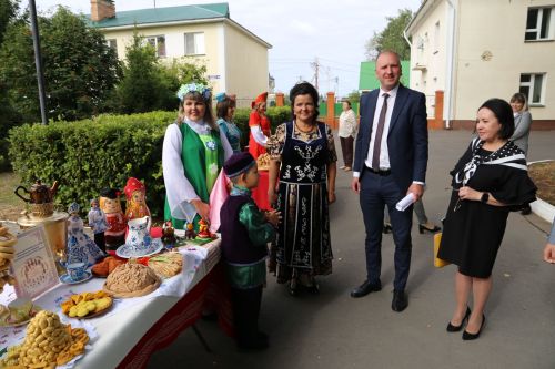 Педагогам Алексеевского района вручили награды и новые ноутбуки