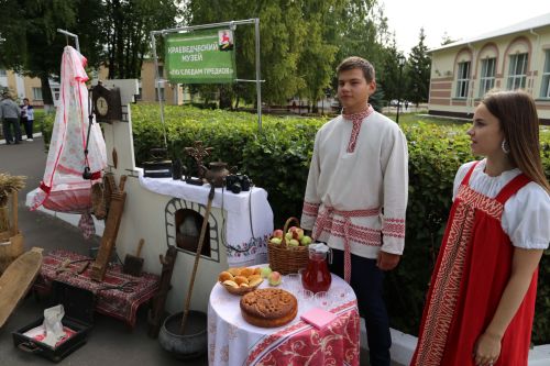 Педагогам Алексеевского района вручили награды и новые ноутбуки
