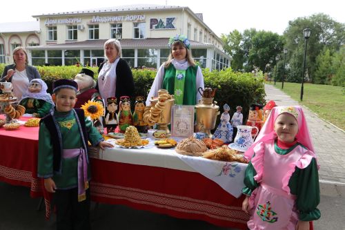 Педагогам Алексеевского района вручили награды и новые ноутбуки