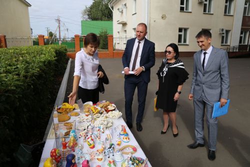 Педагогам Алексеевского района вручили награды и новые ноутбуки