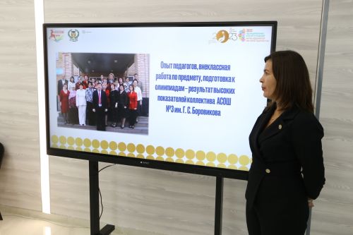 Педагогам Алексеевского района вручили награды и новые ноутбуки