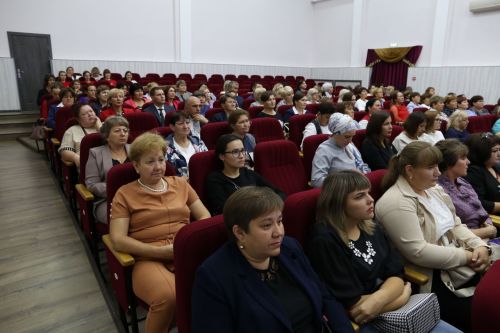 Педагогам Алексеевского района вручили награды и новые ноутбуки