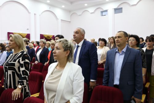 Педагогам Алексеевского района вручили награды и новые ноутбуки