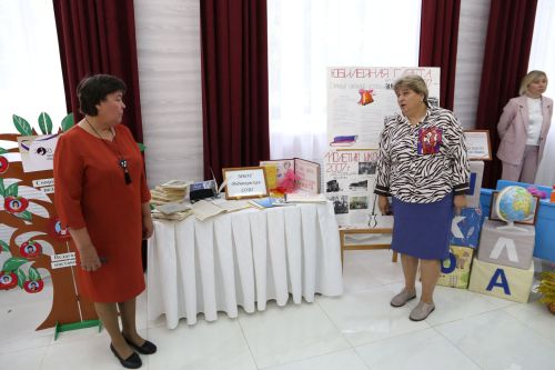 Педагогам Алексеевского района вручили награды и новые ноутбуки