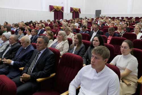 Педагогам Алексеевского района вручили награды и новые ноутбуки