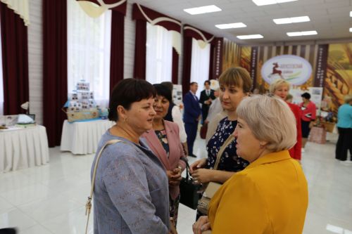 Педагогам Алексеевского района вручили награды и новые ноутбуки