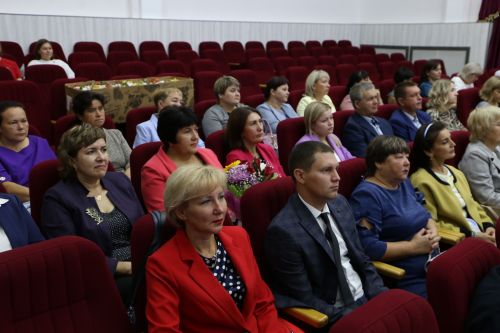 Педагогам Алексеевского района вручили награды и новые ноутбуки