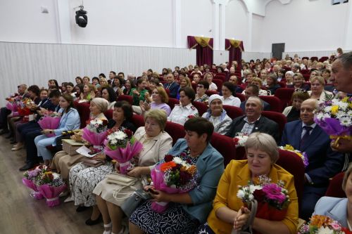 В Алексеевском районе наградили заслуженных и молодых учителей