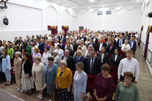 Педагогам Алексеевского района вручили награды и новые ноутбуки