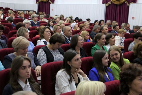Педагогам Алексеевского района вручили награды и новые ноутбуки