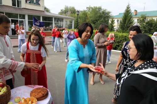 Педагогам Алексеевского района вручили награды и новые ноутбуки