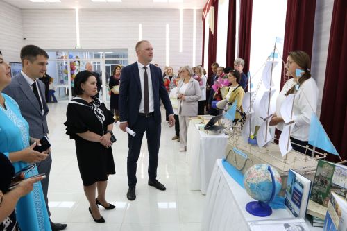 Педагогам Алексеевского района вручили награды и новые ноутбуки