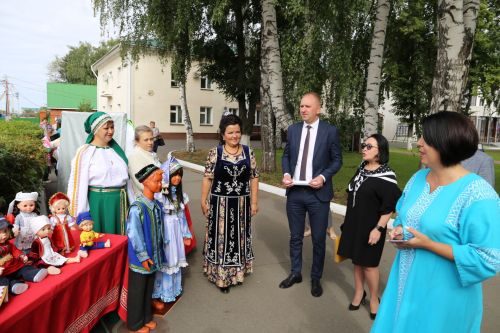Педагогам Алексеевского района вручили награды и новые ноутбуки