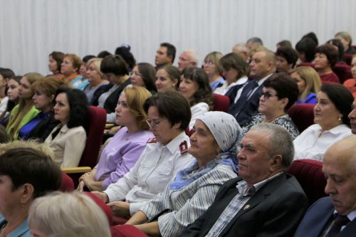 Педагогам Алексеевского района вручили награды и новые ноутбуки