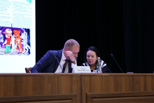 Педагогам Алексеевского района вручили награды и новые ноутбуки