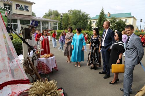 Педагогам Алексеевского района вручили награды и новые ноутбуки