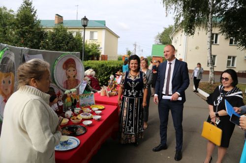 Педагогам Алексеевского района вручили награды и новые ноутбуки