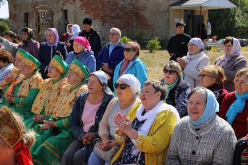 Епископ Чистопольский и Нижнекамский принял участие в торжествах в честь 230-летия храма в Караваево