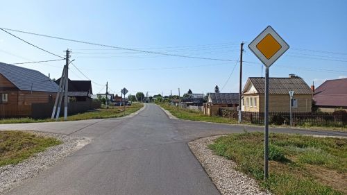 На трех улицах Алексеевского появились знаки «Главная дорога»