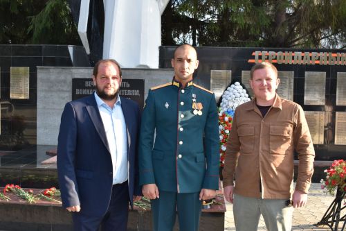 Герой России Расим Баксиков в Алексеевском почтил память павших в годы Великой Отечественной войны