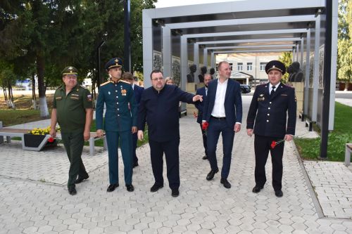 Герой России Расим Баксиков в Алексеевском почтил память павших в годы Великой Отечественной войны