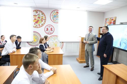Министр лесного хозяйства Татарстана в обновленной Алексеевской детской школе искусств провел открытый урок «Разговоры о важном»