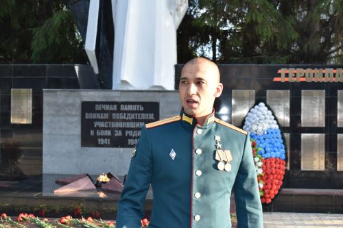 Герой России Расим Баксиков в Алексеевском почтил память павших в годы Великой Отечественной войны