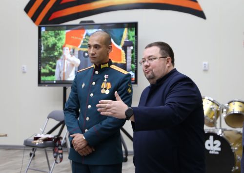 Герой России Расим Баксиков посетил подростковый клуб Юнармеец в Билярске
