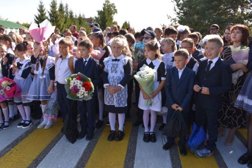 В первой школе райцентра прошла торжественная линейка в честь начала учебного года