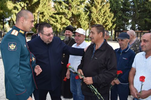Герой России Расим Баксиков в Алексеевском почтил память павших в годы Великой Отечественной войны