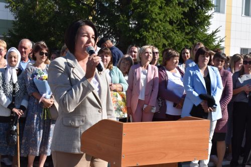 В первой школе райцентра прошла торжественная линейка в честь начала учебного года
