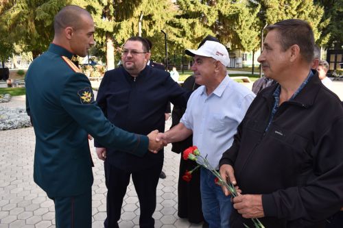 Герой России Расим Баксиков в Алексеевском почтил память павших в годы Великой Отечественной войны
