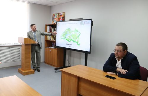 Министр лесного хозяйства Татарстана в обновленной Алексеевской детской школе искусств провел открытый урок «Разговоры о важном»