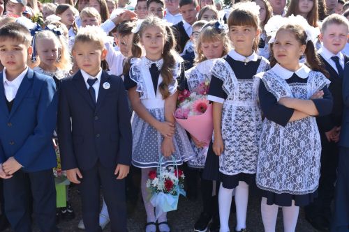В первой школе райцентра прошла торжественная линейка в честь начала учебного года