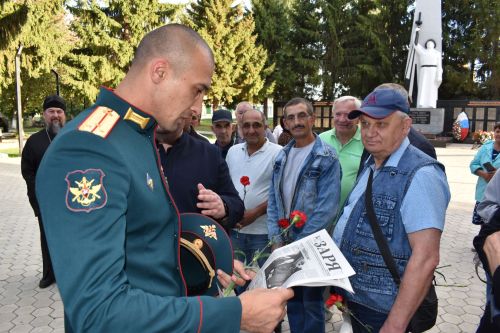 Герой России Расим Баксиков в Алексеевском почтил память павших в годы Великой Отечественной войны
