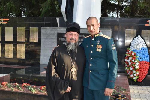 Герой России Расим Баксиков в Алексеевском почтил память павших в годы Великой Отечественной войны
