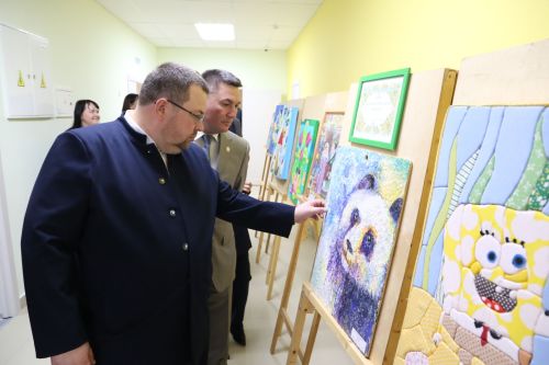 Министр лесного хозяйства Татарстана в обновленной Алексеевской детской школе искусств провел открытый урок «Разговоры о важном»