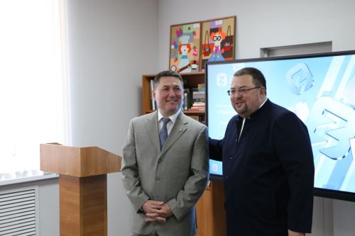 Министр лесного хозяйства Татарстана в обновленной Алексеевской детской школе искусств провел открытый урок «Разговоры о важном»
