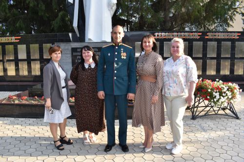 Герой России Расим Баксиков в Алексеевском почтил память павших в годы Великой Отечественной войны