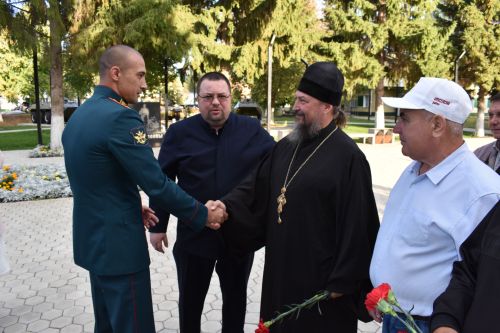 Герой России Расим Баксиков в Алексеевском почтил память павших в годы Великой Отечественной войны