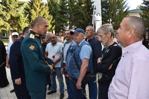 Герой России Расим Баксиков в Алексеевском почтил память павших в годы Великой Отечественной войны