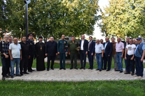 Герой России Расим Баксиков в Алексеевском почтил память павших в годы Великой Отечественной войны