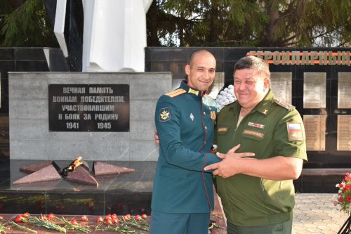 Герой России Расим Баксиков в Алексеевском почтил память павших в годы Великой Отечественной войны