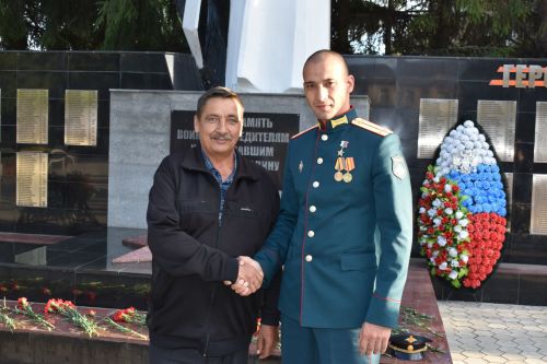 Герой России Расим Баксиков в Алексеевском почтил память павших в годы Великой Отечественной войны