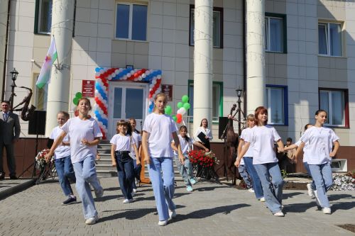 Министр лесного хозяйства Татарстана в обновленной Алексеевской детской школе искусств провел открытый урок «Разговоры о важном»